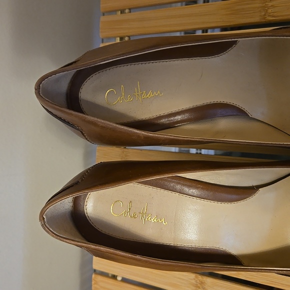 Cole Haan brown leather heels with pilgrim buckle - Picture 5 of 11